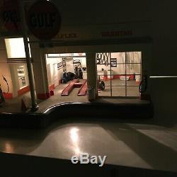 Danbury Mint Gulf Gas Service Station Clock & Diorama 148 Lighted Car Wash