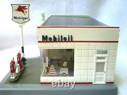 Danbury Mint MOBIL GAS STATION LIGHT UP CLOCK diorama vintage service station