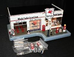 Danbury Mint Mobil Gas Lighted Full-Service Station Display Model with Clock