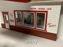 MTH RAILKING ESSO COUNTRY GAS SERVICE STATION GARAGE BUILDING With PUMPS 30-90301