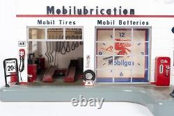 O Scale Danbury Mint Mobil Gas Full Service Station Model with Clock Lighted