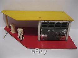 Rare Eagle Toys Service Gas Station With Working Garage Door