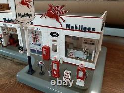 Vintage Danbury Mint Mobil Gas Service Station Diorama & Clock Take a LOOK