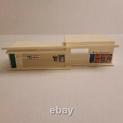 Vintage Lesney Matchbox BP Service Station With Forecourt MG-1 Made in England