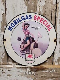Enseigne Vintage en Porcelaine de Mobil pour Station-service, Garage et Service d'Huile avec Femme Rodeo Cowgirl