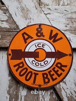 Panneau en porcelaine de la marque Vintage A&W Root Beer - Boisson gazeuse pour station-service, diner et service.