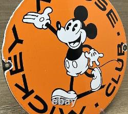 Panneau en porcelaine du Club Mickey Mouse vintage pour la station-service de la pompe à essence et le service d'huile moteur.