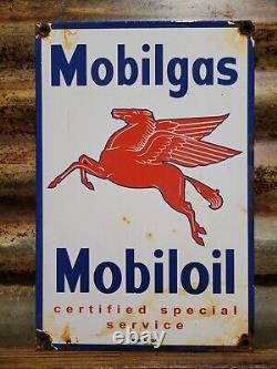 Panneau en porcelaine vintage de la marque Mobil pour station-service, huile moteur, garage de réparation et vente de Pegasus