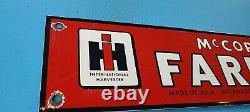 Panneau publicitaire Vintage en porcelaine de la station-service internationale Mccormick Farmall