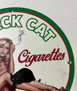 Pin-up Babe en porcelaine de cigarettes Black Cat à la station-service de la pompe à essence Panneau publicitaire