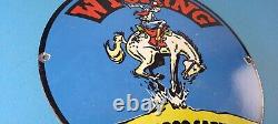 Plaque de pompe à essence en porcelaine du cow-boy de rodéo vintage de Cody, Wyoming