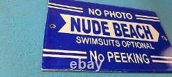 Plaque en porcelaine de plage nudiste vintage pour station-service de gaz avec pompe extérieure