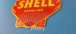 Plaque en porcelaine rouge découpée en forme de panneau de pompe à essence Vintage Shell Gasoline