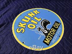 Pompe À Huile Vintage Skunk Moteur Porcelaine 12 Gas Plate Service Station Rare Sign