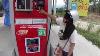 Utilisation D'une Station D'essence Libre-service Sur Koh Phangan Thaïlande